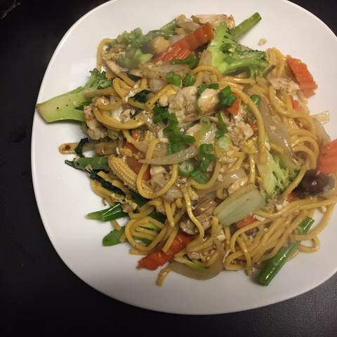 Thai Lo Mein Noodle, photographed